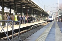 YAVUZ SULTAN SELİM - Binali Yıldırım Ve Eşi Semiha Yıldırım, YHT Yolculuklarını Pendik'te Tamamladı