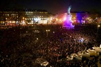 Fransa'da Binler Sokağa Döküldü