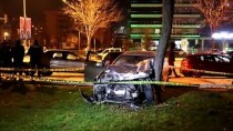SMYRNA - İzmir'de Otomobil Park Halindeki Araçlara Çarptı Açıklaması 2 Yaralı