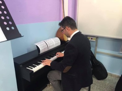 Koyulhisar'da Müzik Atölyesi Sınıfı Açıldı