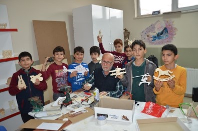 Minik Eller Ahşabı Sanata Dönüştürdü