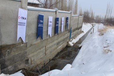 TİKA'nın Kırgızistan'da Yenilediği Su Kanalı Bölge Halkını Birleştirdi