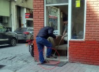 SOKAK KÖPEĞİ - Esnaftan Fare Operasyonu