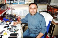 GAZI BULVARı - Şişen Cep Telefonu Bataryası Bomba Gibi Patladı