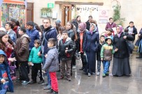 MİCKEY MOUSE - Yarıyıl Tatili Fırsat Bilen Çocuklar Oyuncak Müzesine Akın Etti