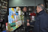 İDRIS AKBıYıK - Bakan Akar, Yüksekova'da Esnaf Ziyareti Yaptı