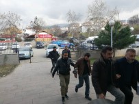 OKSIJEN - Hasta Gibi Girdiler, Oksijen Tüpünün Borularını Çaldılar