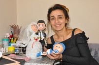 KARİKATÜR - İnsanların Fotoğraflarından Karikatür Bebekler Yapıyor