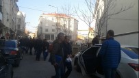 TRAFİK DENETİMİ - Polisin Durdurduğu Araçtan 3 FETÖ Şüphelisi Çıktı