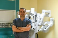 ROBOTİK CERRAHİ - Prof. Dr. Turna Açıklaması 'Prostat Ve Böbrek Kanseri Uzmanlık Gerektiriyor'