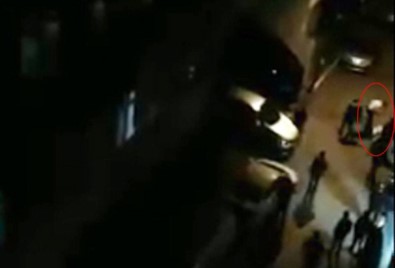Silahla Yaralanan Kişiyi Yerde Defalarca Tekmeledi