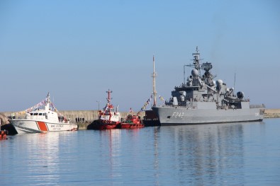 Trabzon'da Kurulan Deniz Üssünün İlk Askeri Gemisi Demirledi