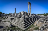 APOLLON TAPINAĞI - 2600 Yıllık Apollon Tüm Heybetiyle Yıllara Meydan Okuyor