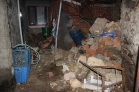 MEHMET ÜNAL ŞAHIN - Ayvacık'taki Depremde Hasar Gören Binalara Ekipler Müdahale Ediyor