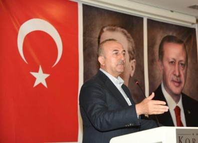 Bakan Çavuşoğlu, Kuşadası'nda Turizmcilerle Bir Araya Geldi