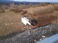 Bariyerlere Çarpan Araç Tarlaya Uçtu Açıklaması 1 Yaralı