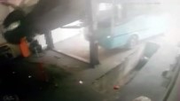 YUSUF YıLMAZ - Esenyurt'ta Halk Otobüsü Oto Tamirciye Daldı