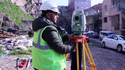 İzmir'de Kaya Düşen Mahallede Tespit Çalışmaları Başladı