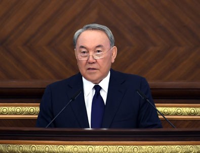 Kazakistan Devlet Başkanı Nazarbayev hükümeti feshetti