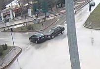 Kırmızı Işıkta Geçen Sürücünün Sebebiyet Verdiği Kaza, MOBESE Kamerasında