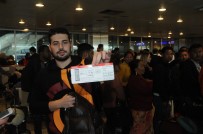 SEFERLI - Sisten Dolayı Uçağı İptal Olan Galatasaraylı Taraftarlar Maça Yetişecek