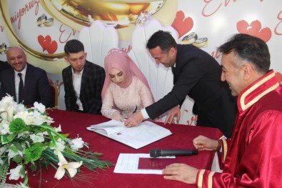 Vali Çağatay, Genç Çiftin Nikahını Kıydı