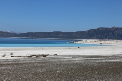 Vali Şıldak, Salda Gölü Çevresini İnceledi