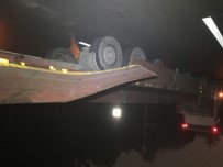RAUF ORBAY - Yeşilköy'de TIR'daki Konteyner Yola Düştü
