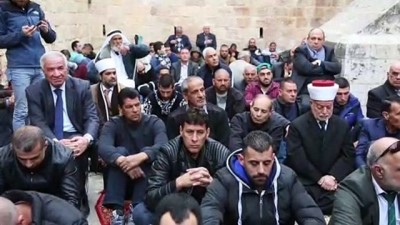 16 Yıldan Bu Yana İlk Defa Filistinliler Rahmet Kapısı'nda Namaz Kıldı