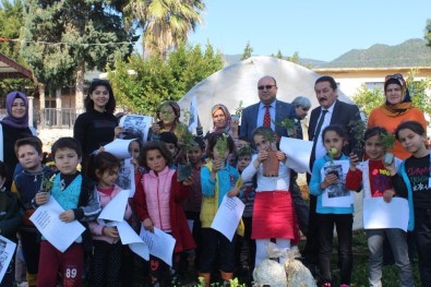Bozyazı'da Anasınıfı Öğrencileri, Okul Bahçesine Çiçek Dikti
