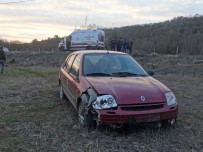 Domaniç'te Otomobil Tarlaya Uçtu Açıklaması 5 Yaralı