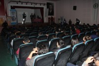 TOPLUM DESTEKLI POLISLIK - Polis Öğrencileri Uyardı, Suça Geçit Vermedi, Yaşlıya Şefkat Gösterdi