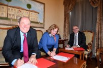 İMZA TÖRENİ - Vali Karaloğlu Hayırsever Çift İle Bağış Protokolü İmzaladı