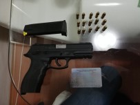 MALVARLIĞI - Yasadışı Kumarhanelere Polis Baskını