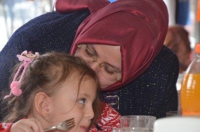 Bakan Selçuk, Bursa'da Şehit Aileleriyle Bir Araya Geldi