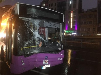 Fatih'te Özel Halk Otobüsü Kaza Yaptı