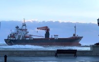 KURU YÜK GEMİSİ - Türk Kuru Yük Gemisi İtalya'da Fırtına Nedeniyle Karaya Oturdu