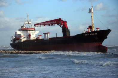 Türk Kuru Yük Gemisi İtalya'da Karaya Oturdu