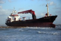 ŞİDDETLİ FIRTINA - Türk Kuru Yük Gemisi İtalya'da Karaya Oturdu