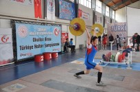 AYHAN BAYHAN - Türkiye'nin Genç Haltercileri Simav'da Kıyasıya Yarıştı