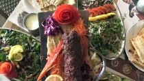 KIRMIZI BİBER - Adana'da Yeni Lezzet Açıklaması 'Metrelik Adana Boru Kebabı'