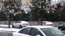 KAR TOPU - Gece Boyunca Etkili Olan Kar Yağışı Gündüz Vatandaşlara Zor Anlar Yaşattı
