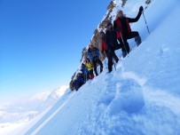 DURANKAYA - Hakkari'de Mehed Dağı Kış Tırmanışı Yapıldı