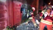 İzmir'de İş Yeri Deposunda Yangın
