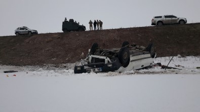 Otomobil Takla Atıp Şarampole Uçtu Açıklaması 2 Ölü, 4 Yaralı