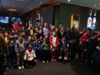 ÜLKÜ OCAKLARı - Ülkü Ocaklarından Çocuklara Sinema Keyfi