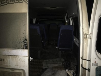 15 Kişilik Minibüsten 44 Kaçak Göçmen Çıktı