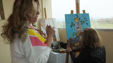 Balıkesir'de Kadın Ressamlar Minyatür Sergisine Hazırlanıyor