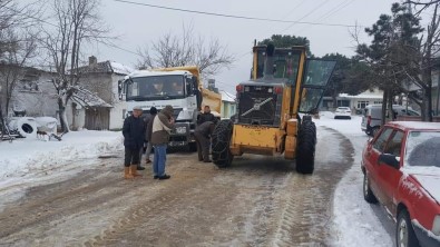 Biga'da Karla Kaplı Köy Yolları Açılıyor