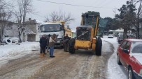 KAR LASTİĞİ - Biga'da Karla Kaplı Köy Yolları Açılıyor